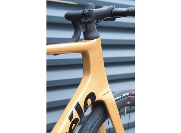 Cervélo Soloist Force eTap AXS cestný bicykel zlatý prach