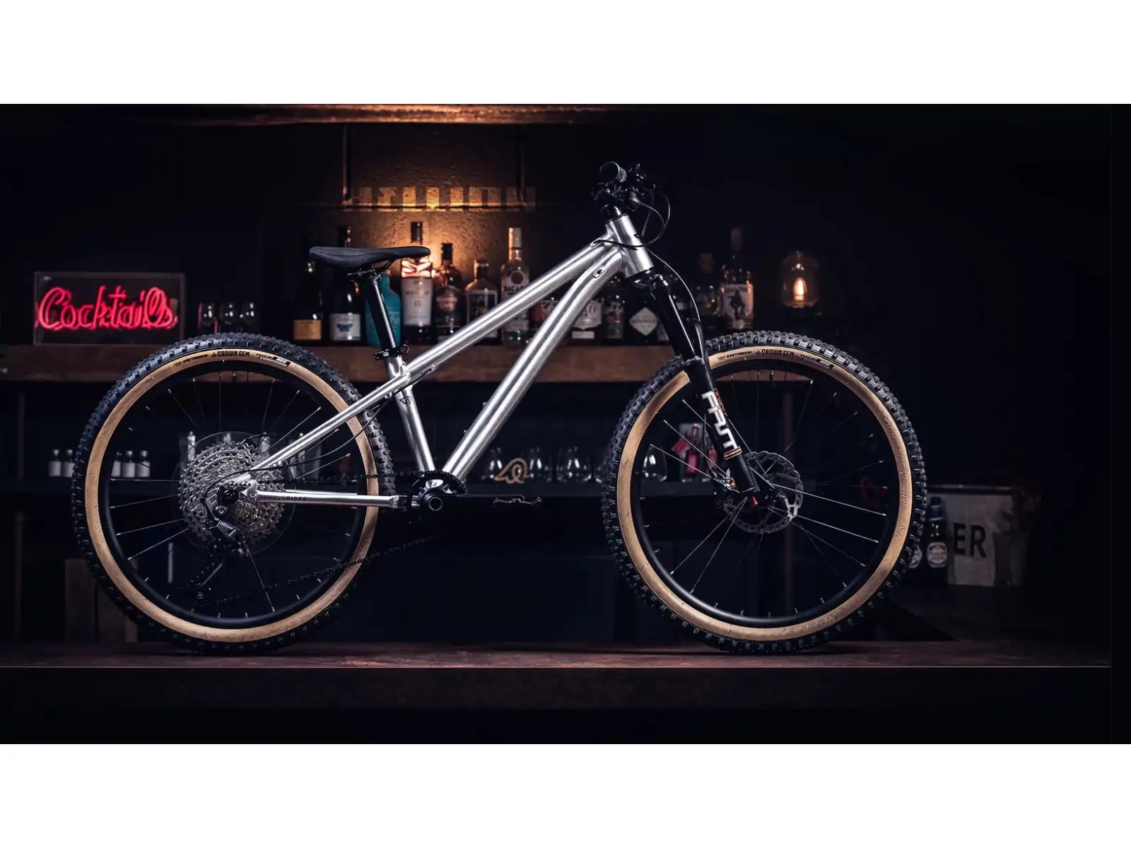 Early Rider Hellion 24 detský bicykel Brushed Aluminium