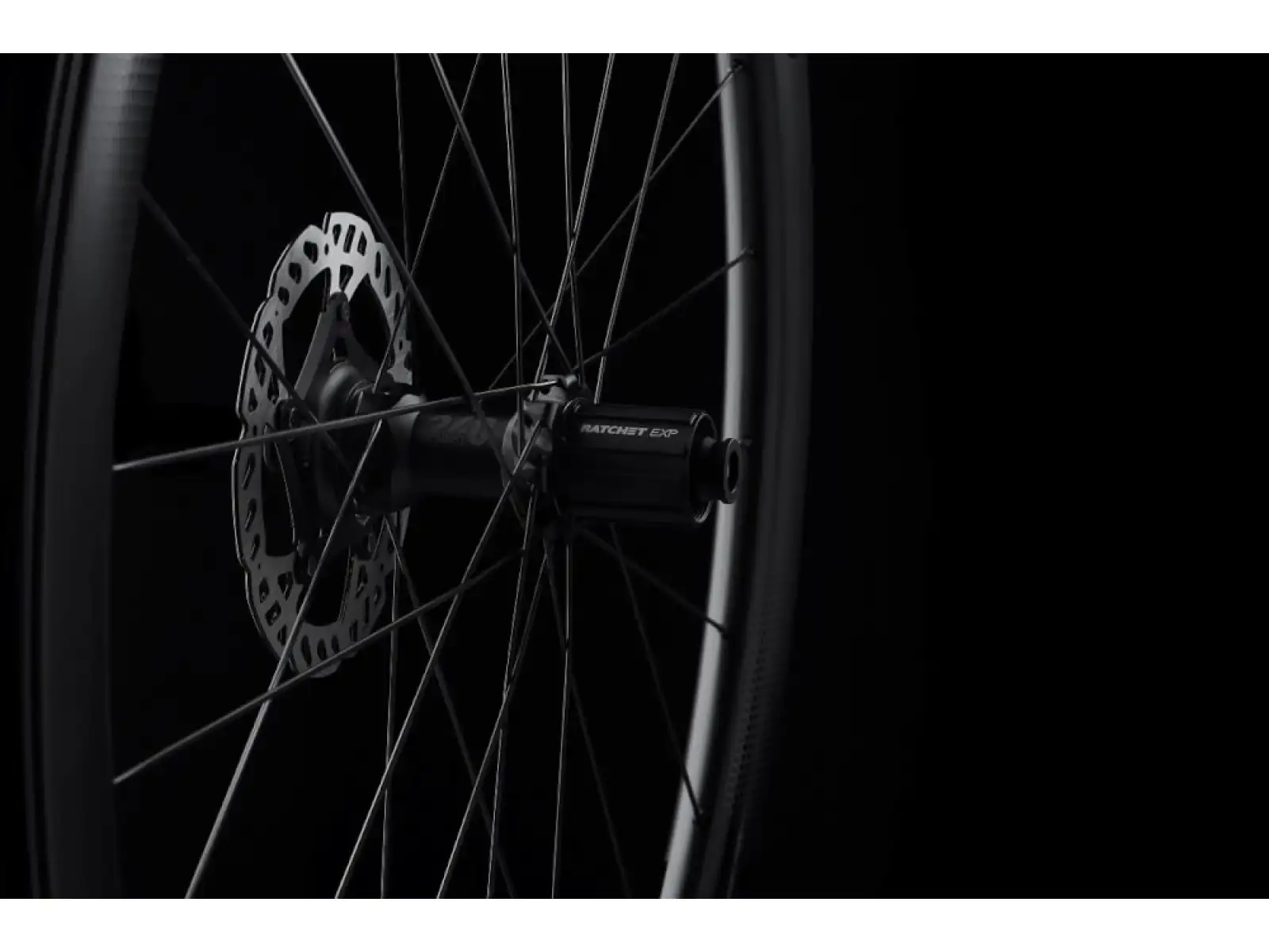 FFWD RYOT77 DT240 2:1 EXP cestné vypletené kolesá plášťové MattBlack Sram XDR orech