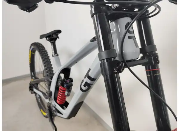 Veľkosť zjazdového bicykla GT Fury Custom. M