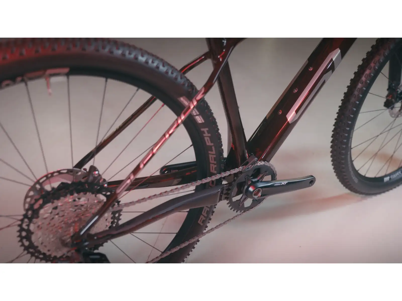 Horský bicykel Superior Team 29 Elite Gloss Red Carbon/Chrome