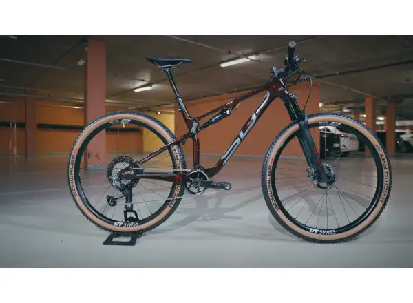 Superior Team XF 29 Issue R celoodpružený horský bicykel Gloss Red Carbon/Chrome