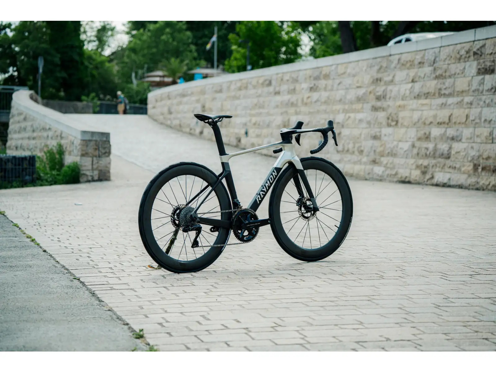 Raymon Arva Ultra 24S Ultegra Di2 cestný bicykel carbon stealth