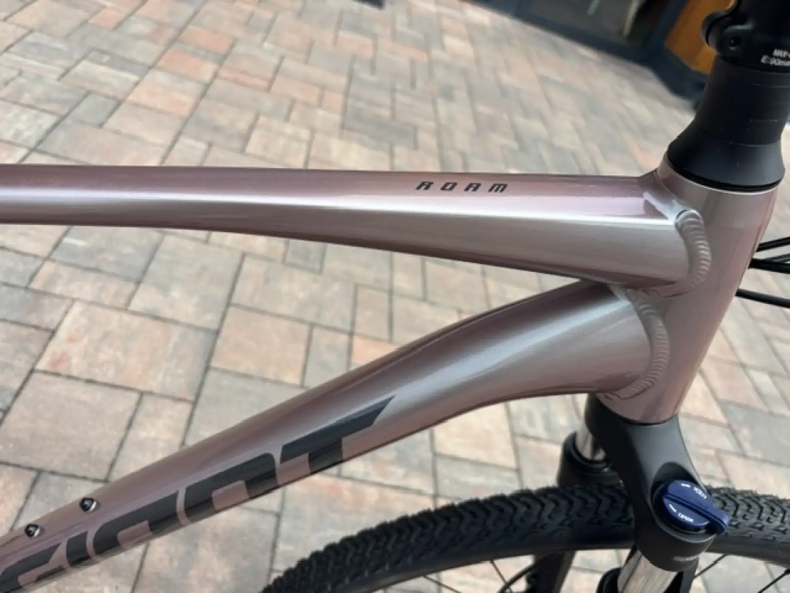 Giant Roam 3 trekingový bicykel Shell White