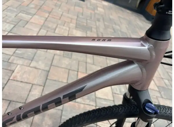 Giant Roam 3 trekingový bicykel Shell White