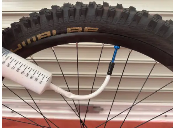 MAGIC MILK aplikátor Tyre Sealant Injector