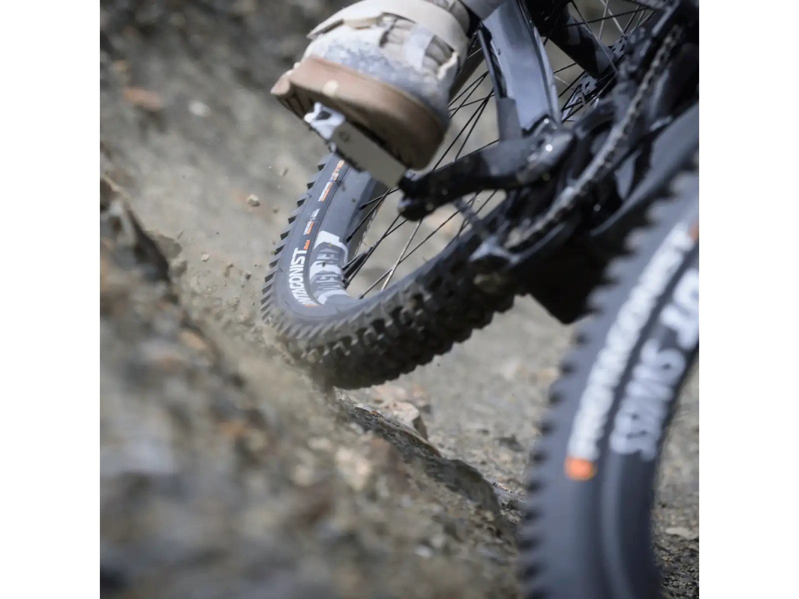 Pirelli CAST Antagonist DW, SmartEVO DH, 29x2.4, MTB plášť čierny