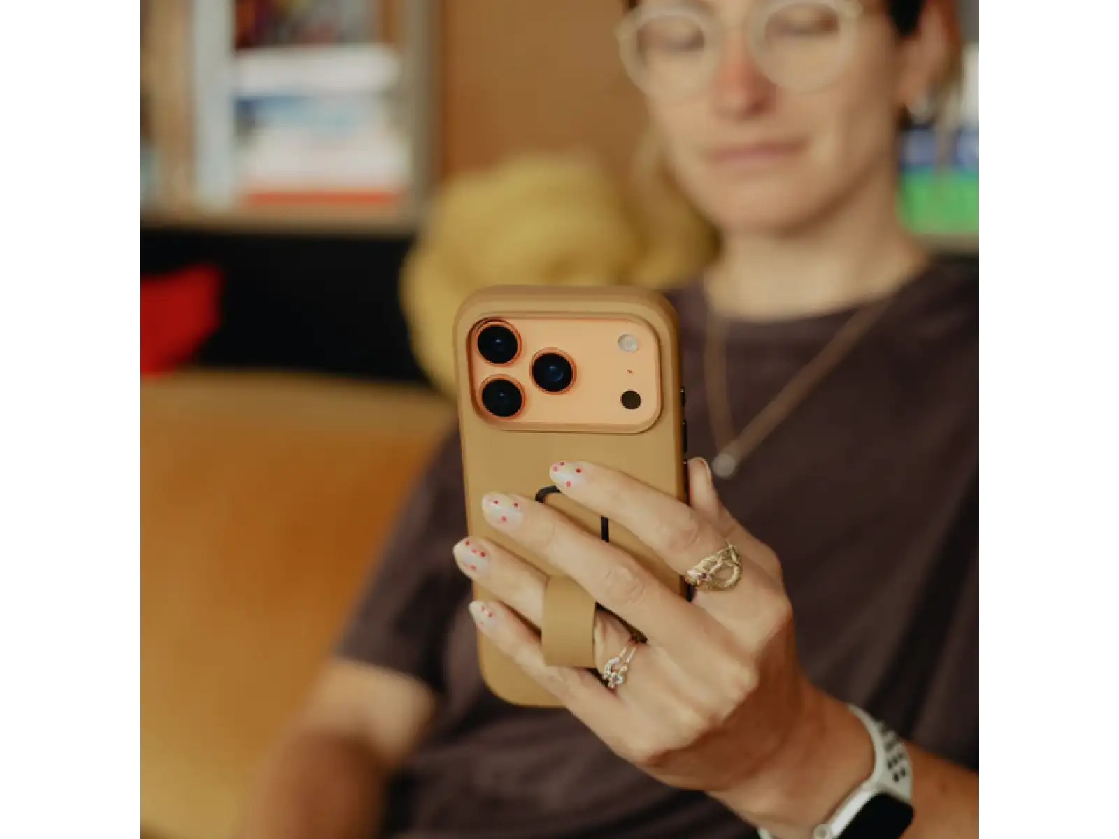 Peak Design Everyday Clarino Loop Puzdro iPhone 17 Pro Max Tan