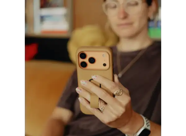 Peak Design Everyday Clarino Loop Puzdro iPhone 17 Pro Max Tan
