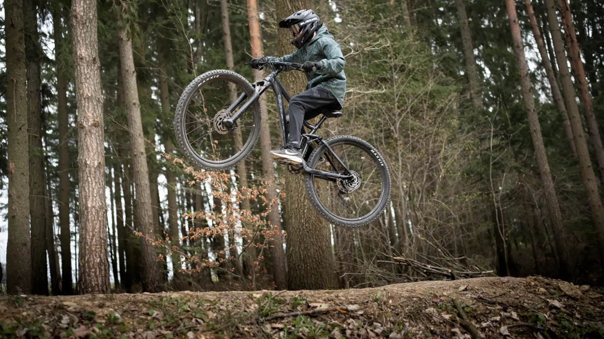XC, trail, enduro nebo downhill aneb horská kola a jak se v nich vyznat