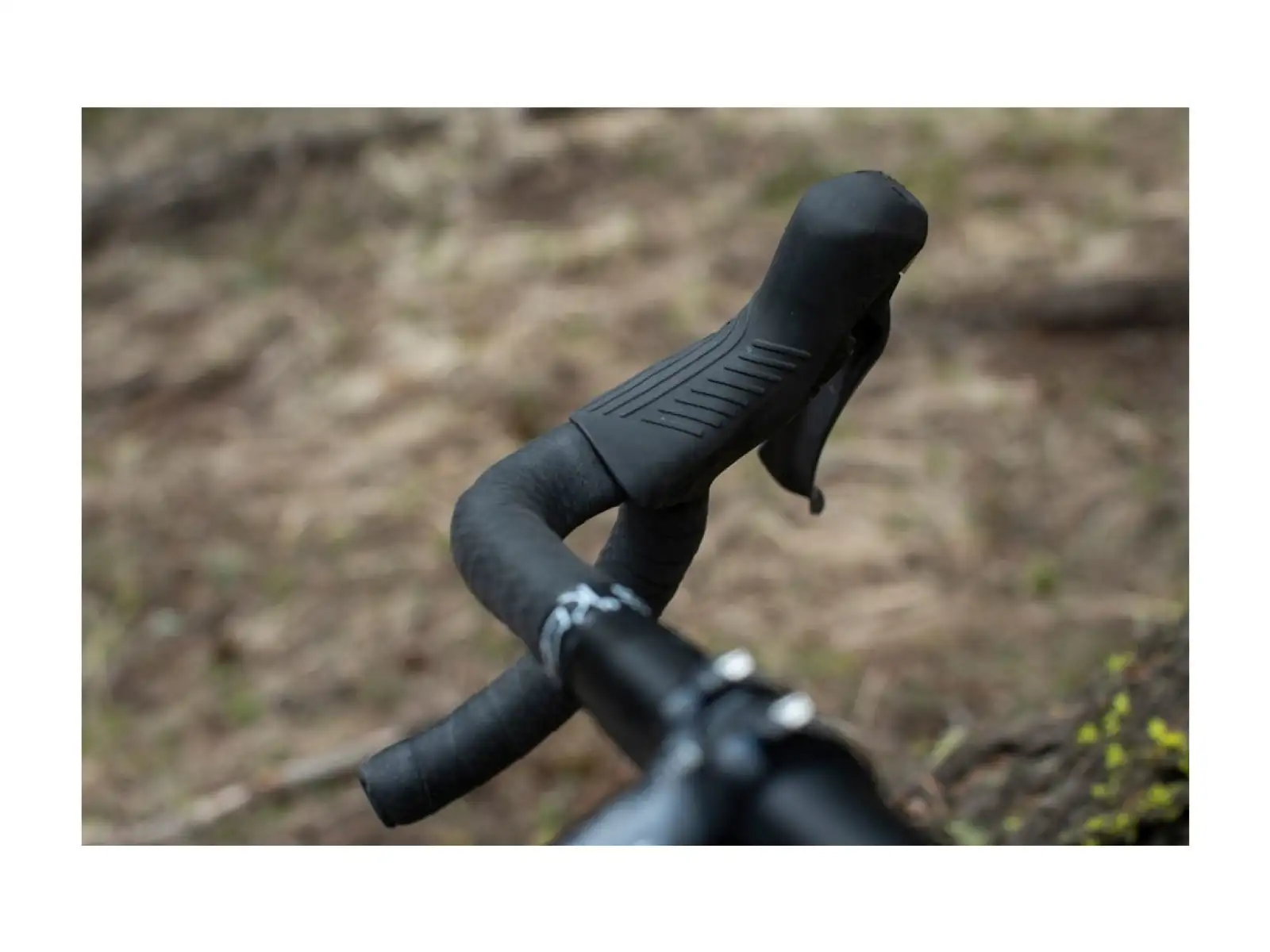 Shimano GRX ST-RX400 / BR-RX400 predná brzda a radenie 2 sp. Flat Mount polymer+chladič