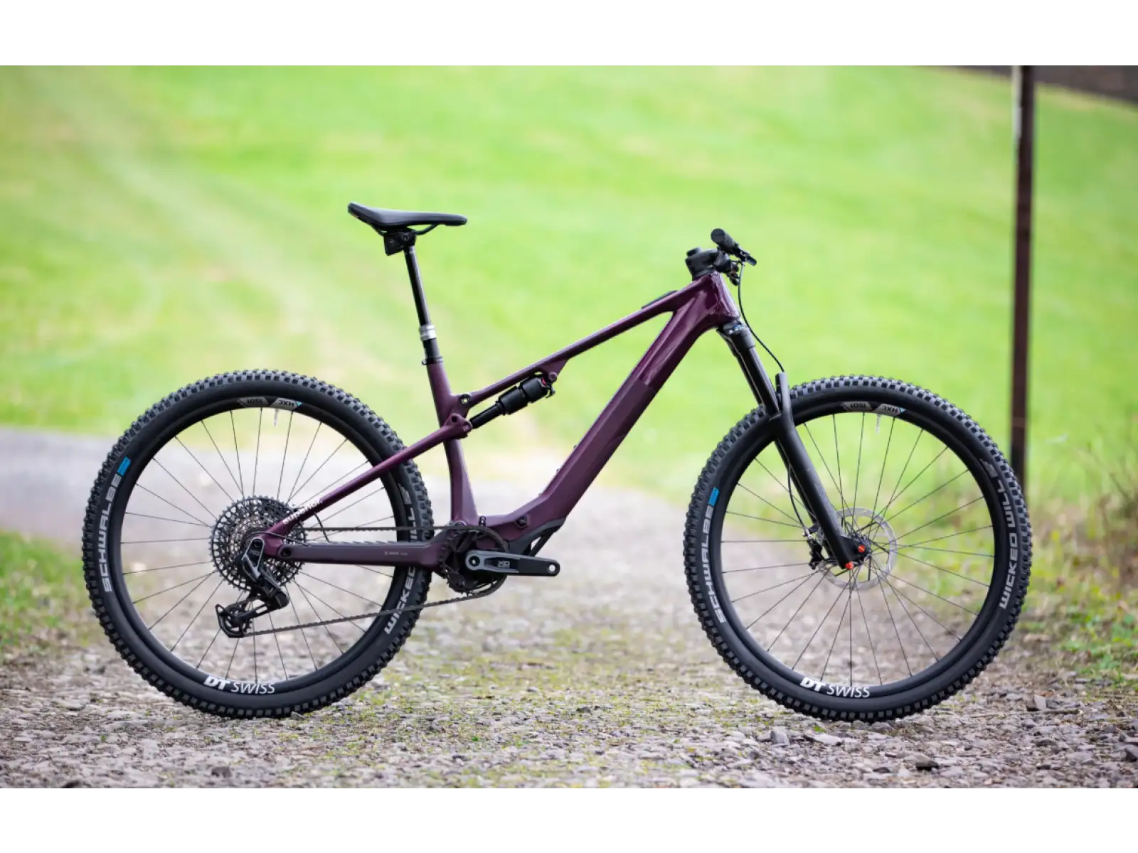 Horský elektrobicykel Superior iXF 9.8 matný jagavý karbón