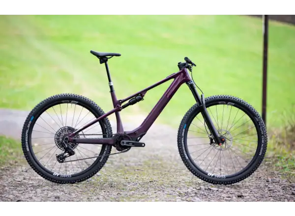 Horský elektrobicykel Superior iXF 9.8 matný jagavý karbón