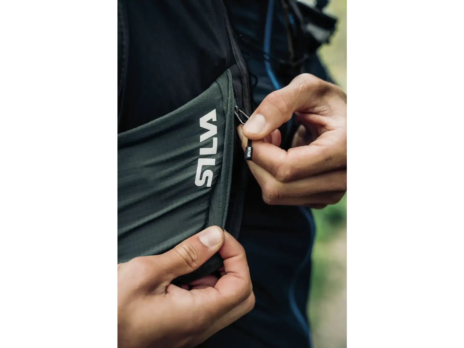 Silva Strive Fly bežecká vesta Black