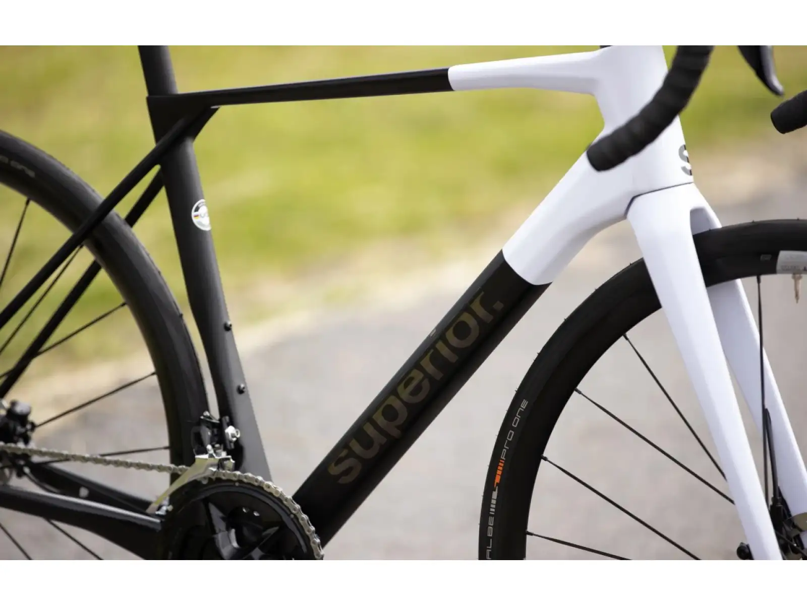 Cestný bicykel Superior X-Road 9.3 GF matný karbón / biely