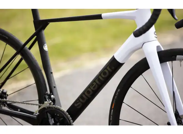 Cestný bicykel Superior X-Road 9.3 GF matný karbón / biely