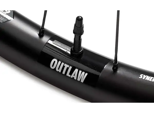 FFWD OUTLAW Carbon Boost 30 mm 29" vypletené kolesá MattBlack