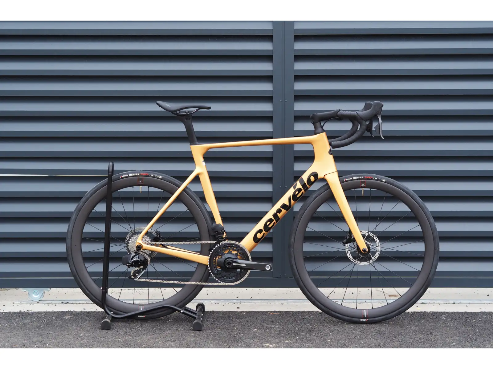 Cervélo Soloist Force eTap AXS cestný bicykel gold dust