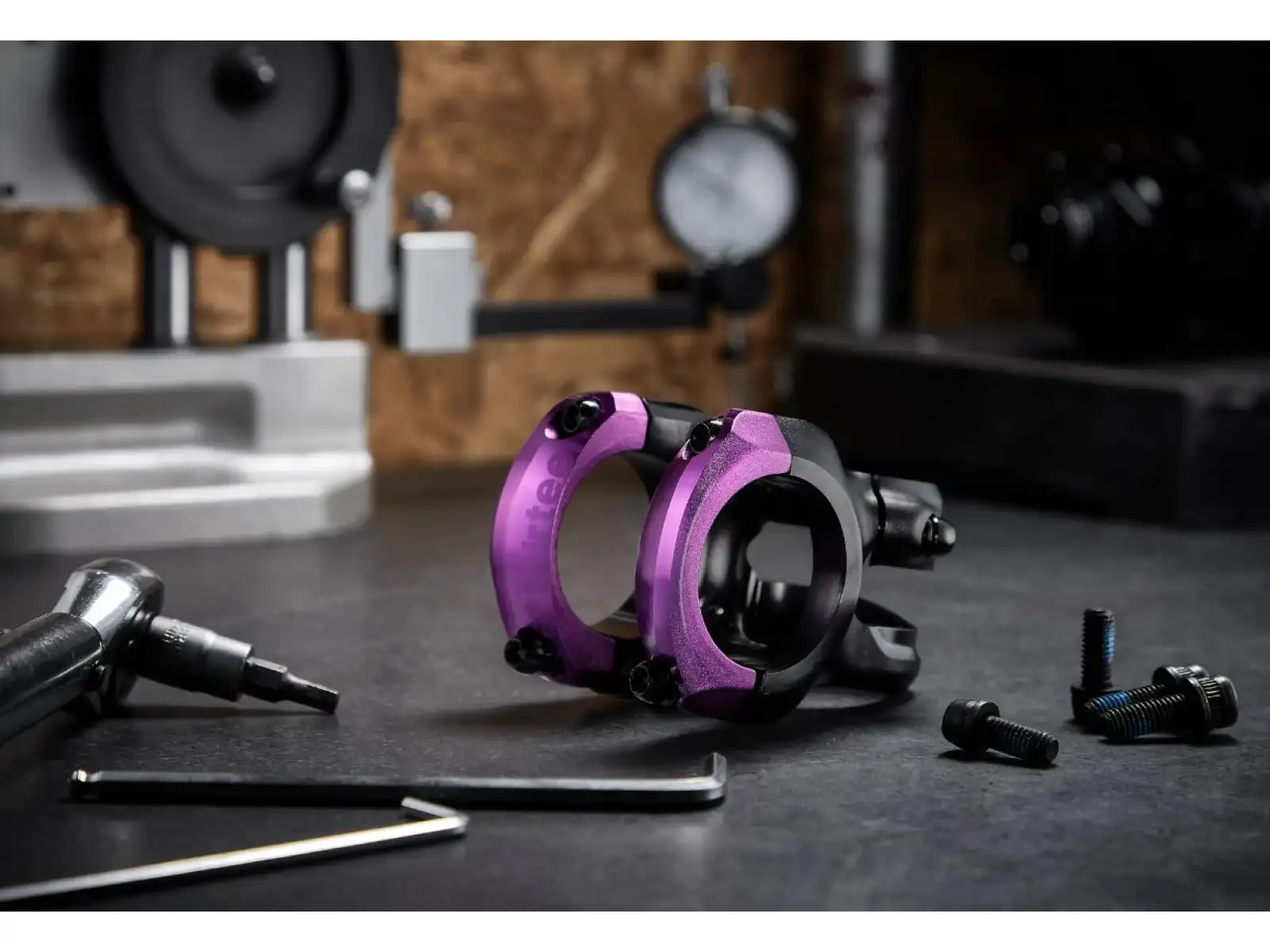E-13 Plus 35 predstavec 50 mm Black/Eggplant