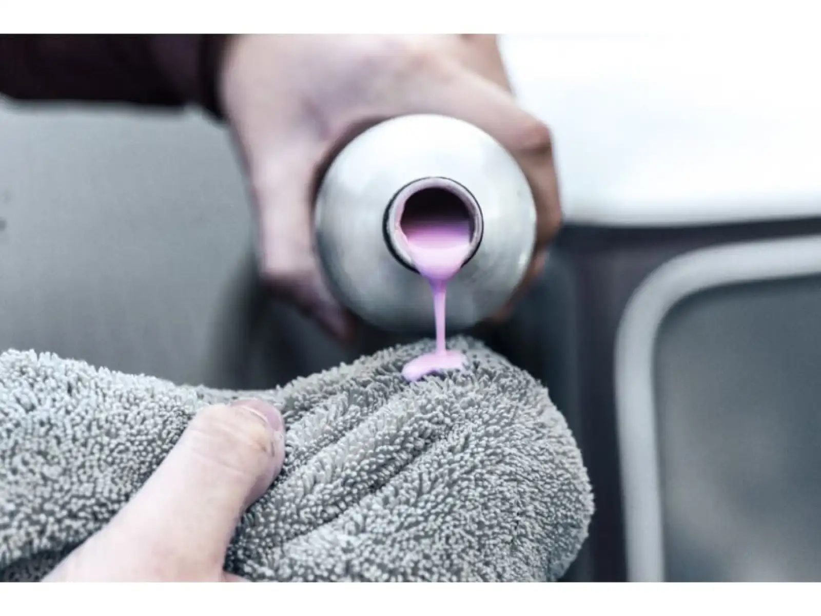Muc-Off Microfibre Polishing Cloth utierka 24x24 cm sivá