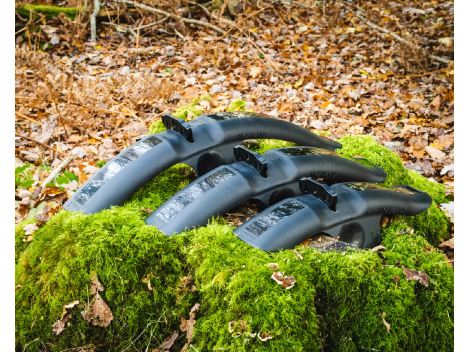 RRP ProGuard Standard Bolt-On V2 predný blatník čierna