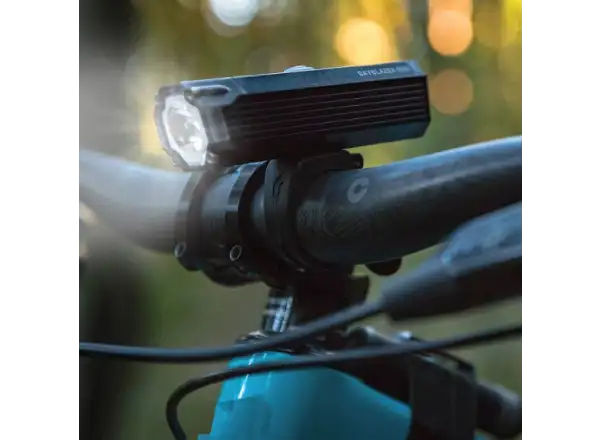 Blackburn Dayblazer 1000 USB-C predné svetlo