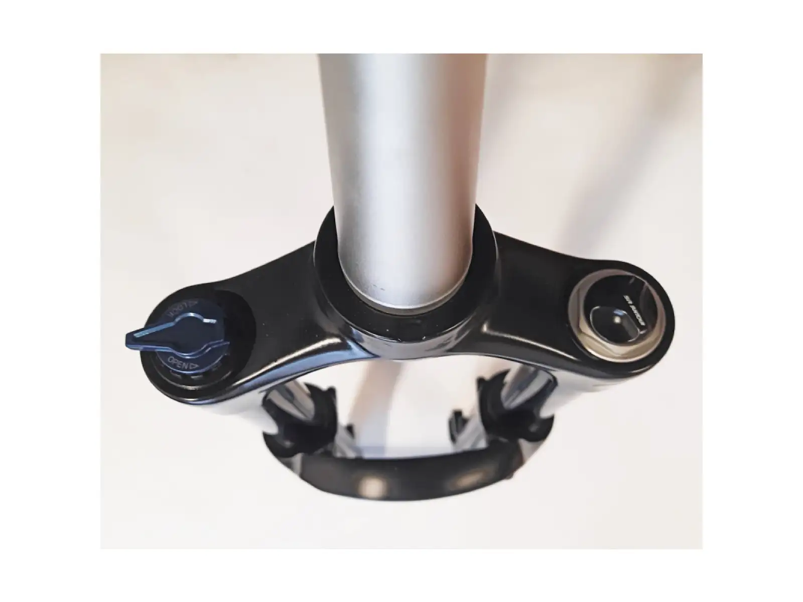 SR Suntour XCR 34 Air LO-R 140 mm 27,5" Boost odpružená vidlica čierna
