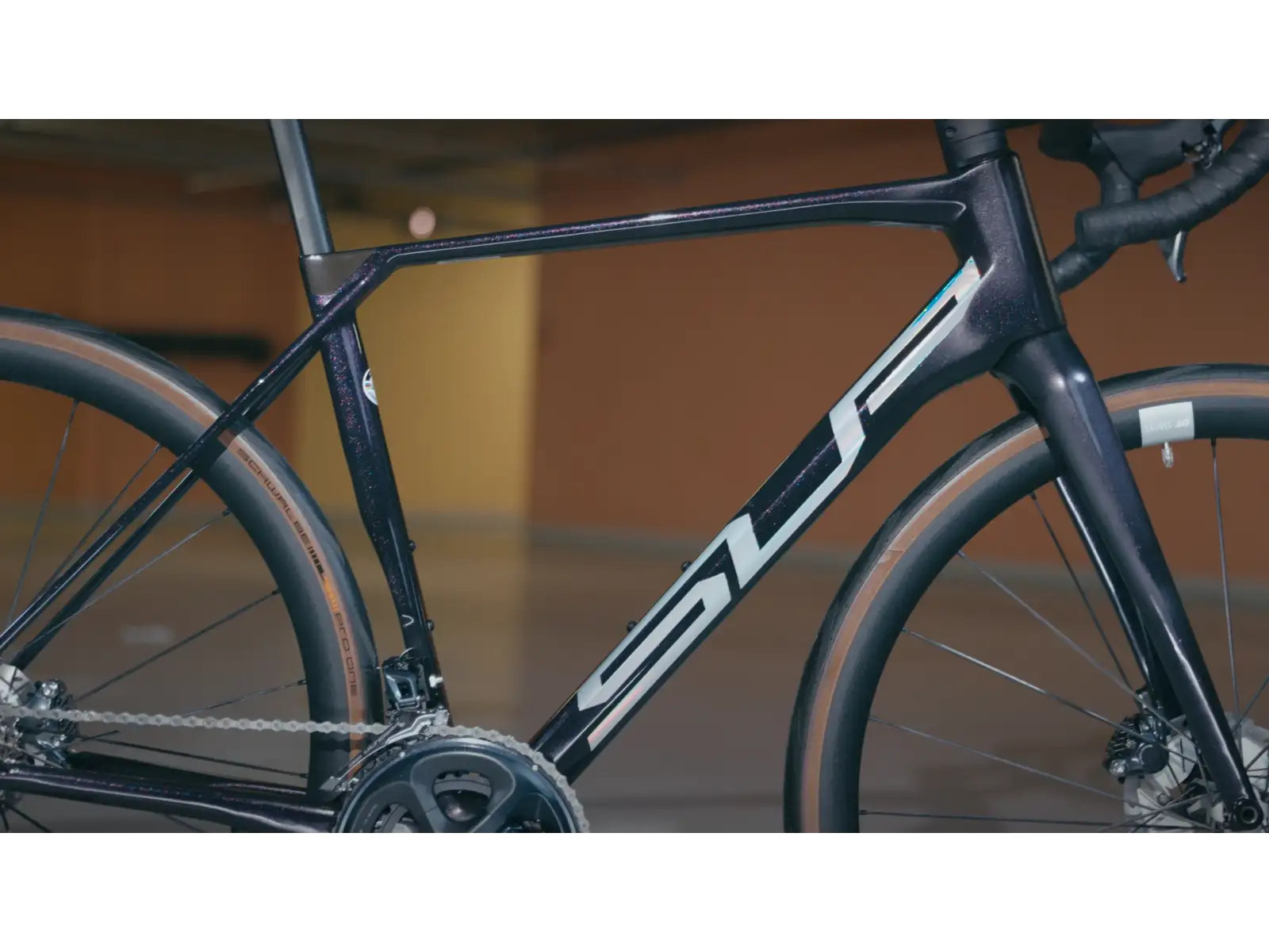 Superior X-Road Team Issue Gloss Black Rainbow/Hologram Chrome cestný/šotolinový bicykel