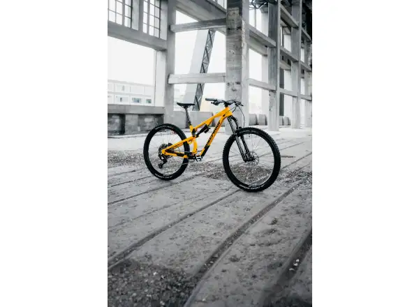 Nukeproof Reactor Alloy Pro 290 Eagle 90 celoodpružený bicykel Yellow