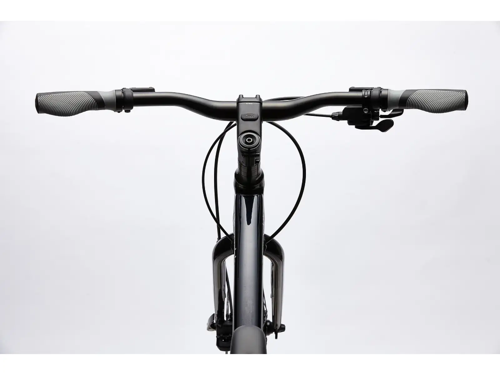 Cannondale Quick 4 trekingový bicykel Graphite
