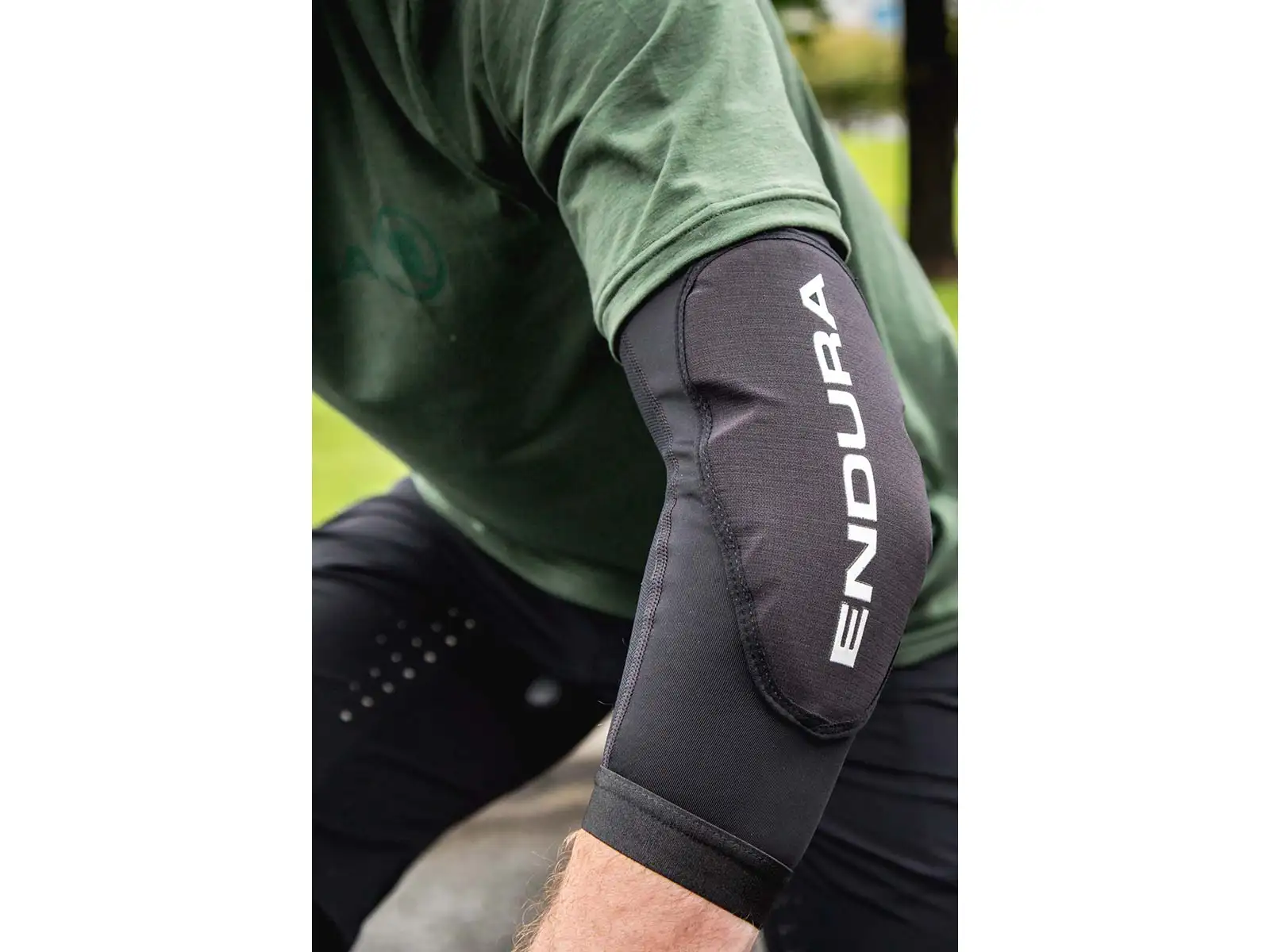 Endura SingleTrack Lite II chrániče lakťov black
