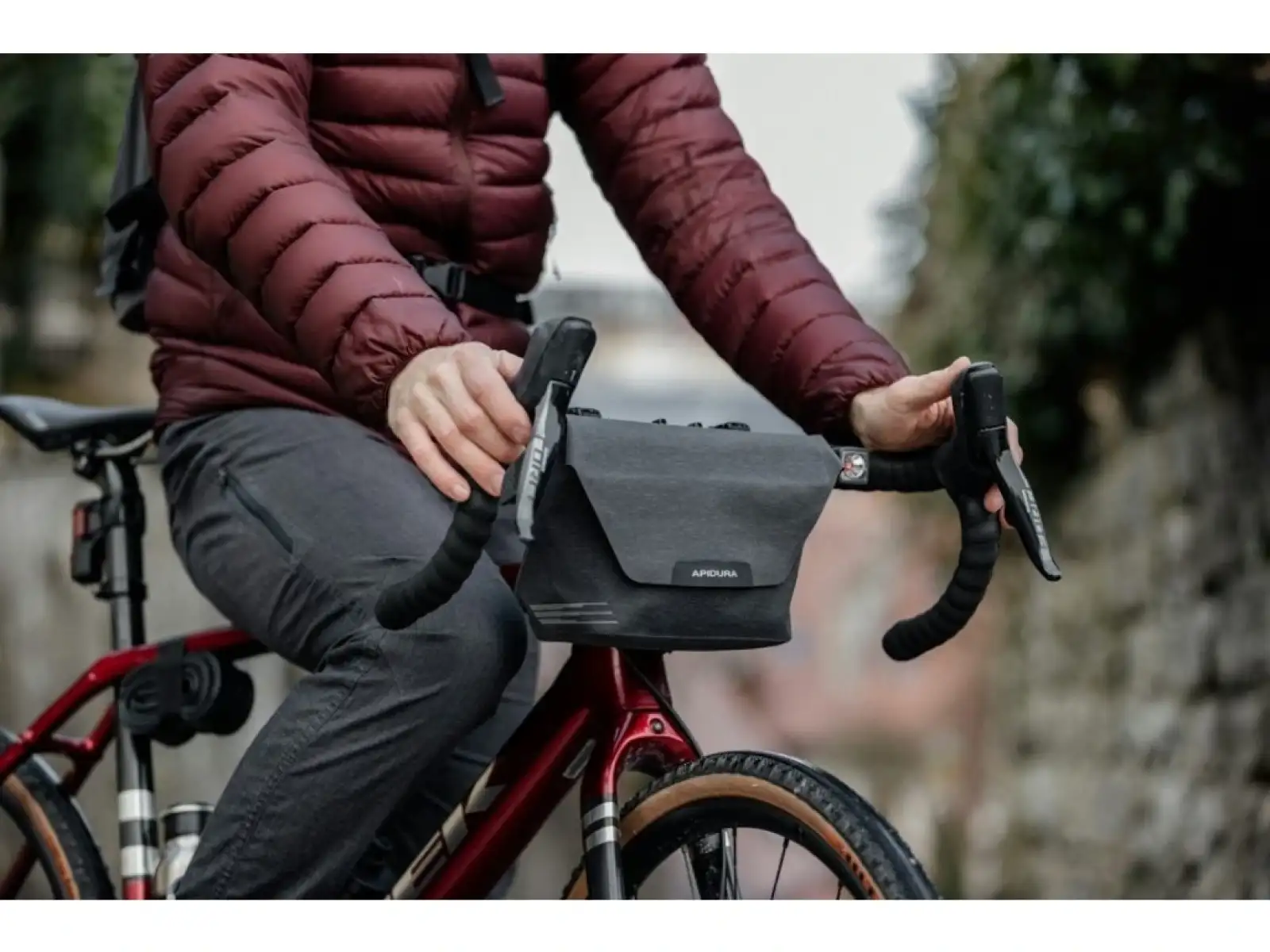 Apidura City handlebar brašňa na riadidlá 2 l (tmavosivá)