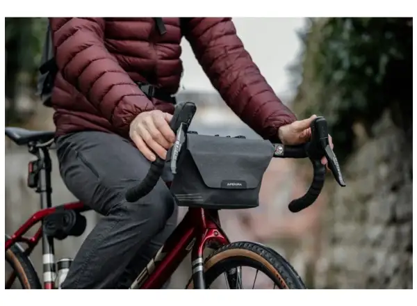 Apidura City handlebar brašňa na riadidlá 2 l (tmavosivá)