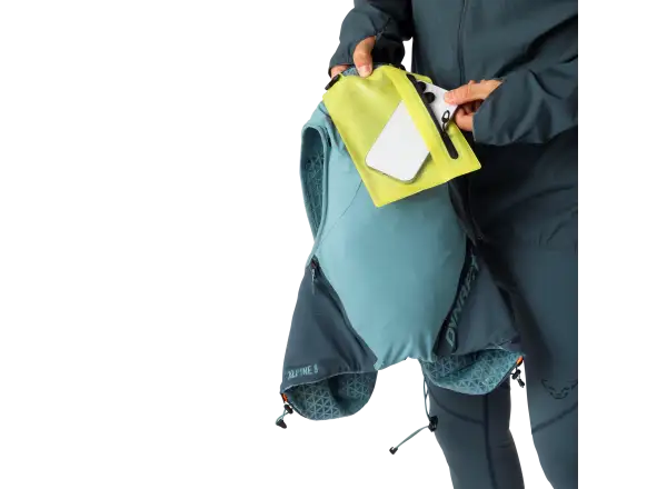 Dynafit Alpine 8 l bežecká vesta Smoke Blue/Cinder