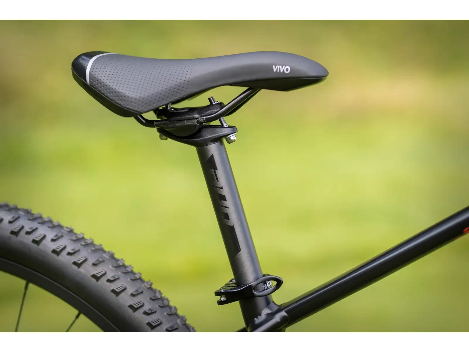 Superior Team 27 Issue Matte Black/Hologram Chrome/Team Red detský bicykel