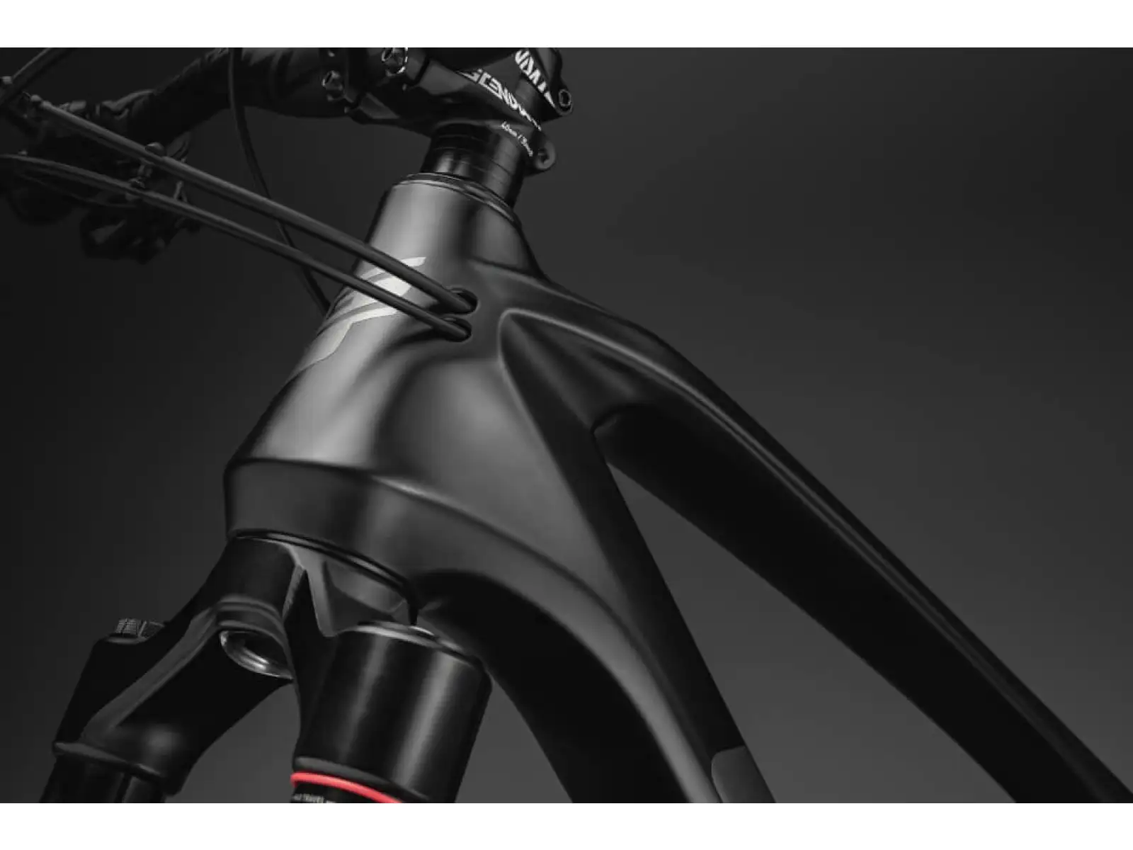 Horský bicykel GT Force Carbon Pro DGR