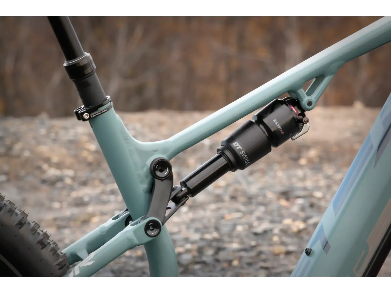 Superior eXF 9049 R horský elektrobicykel matte trooper green/chrome silver