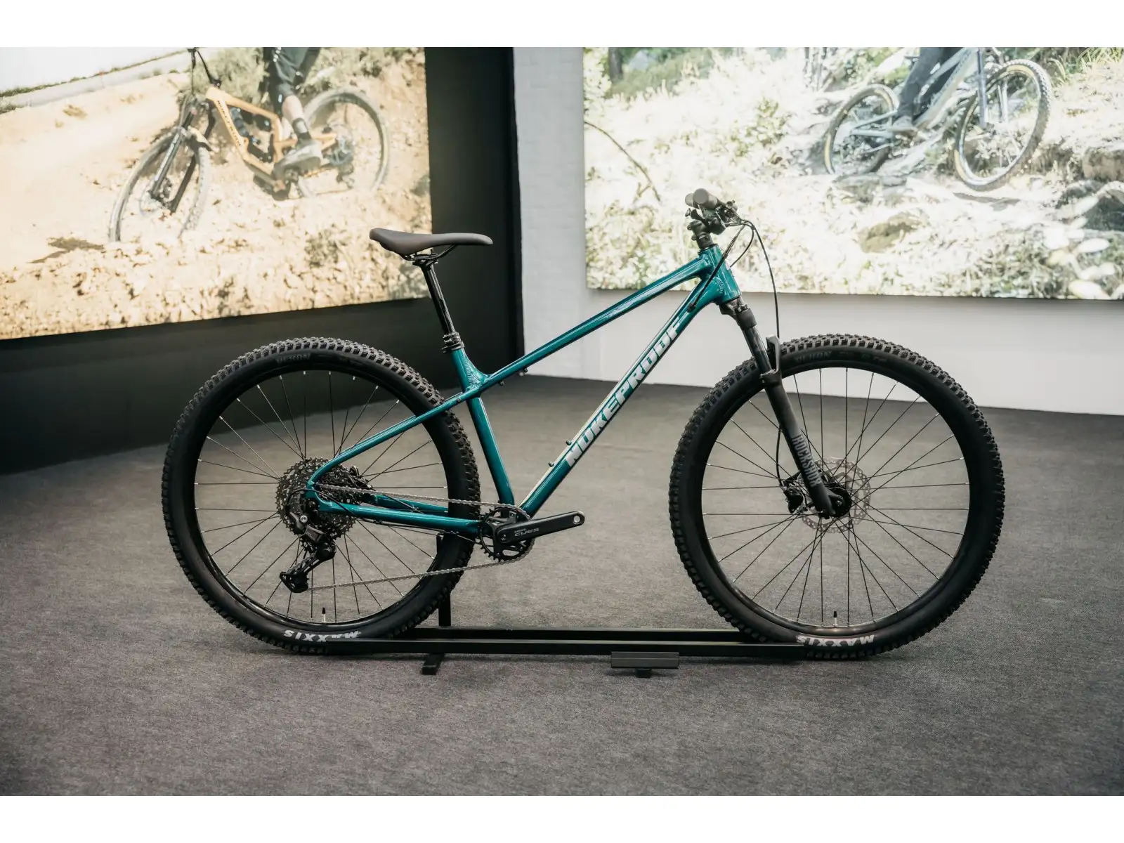 Nukeproof Tracker Pro 275 Cues 1x11 horský bicykel Petrol Green/Chrome