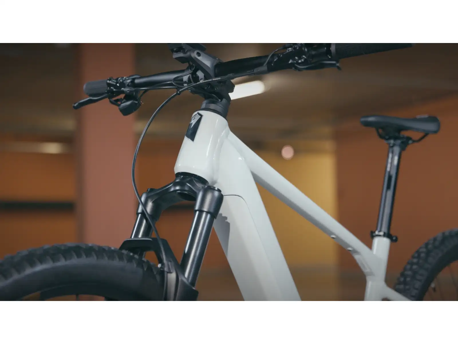 Horský bicykel Superior eXP 8089 B Gloss Chrome/Matte Black