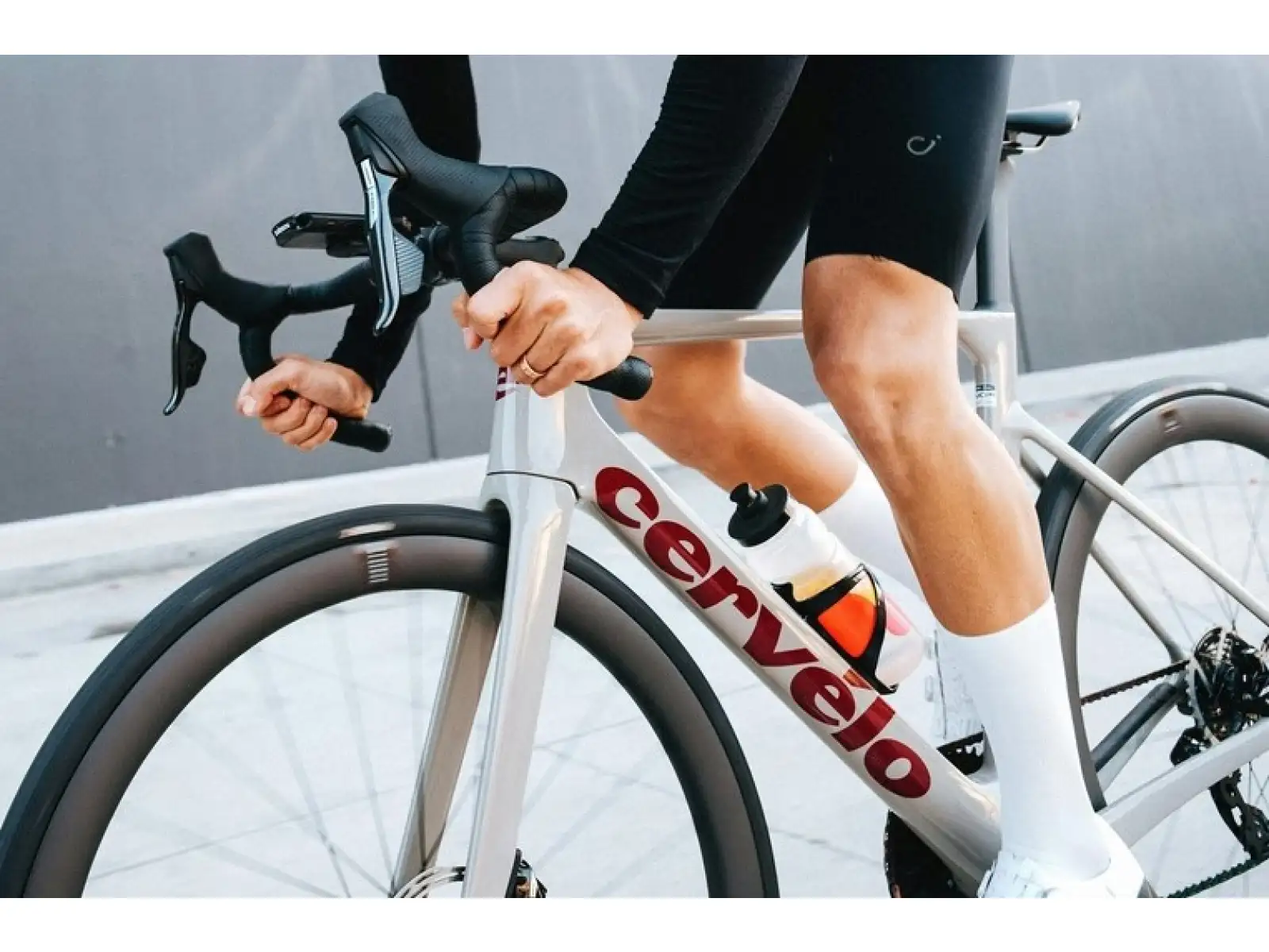Cervélo Soloist 105 cestný bicykel Dried Amaranth