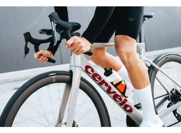 Cervélo Soloist 105 cestný bicykel Dried Amaranth