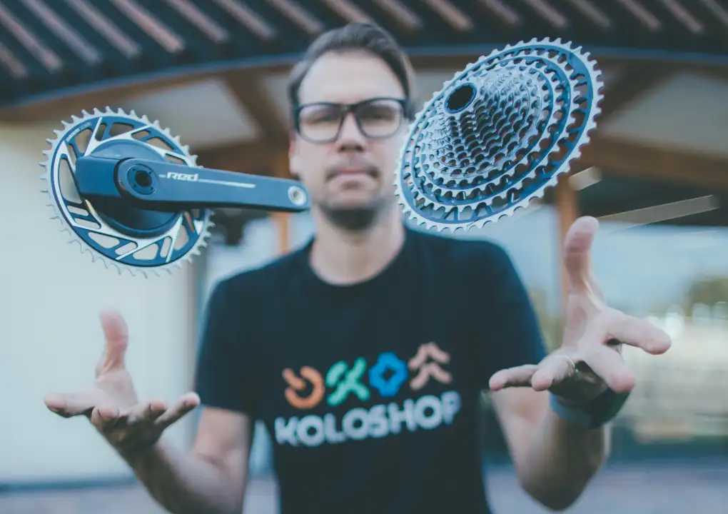Už žádný dvoupřevodník, NIKDY! Místo něj 13 pastorků! SRAM RED XPLR AXS je zde!