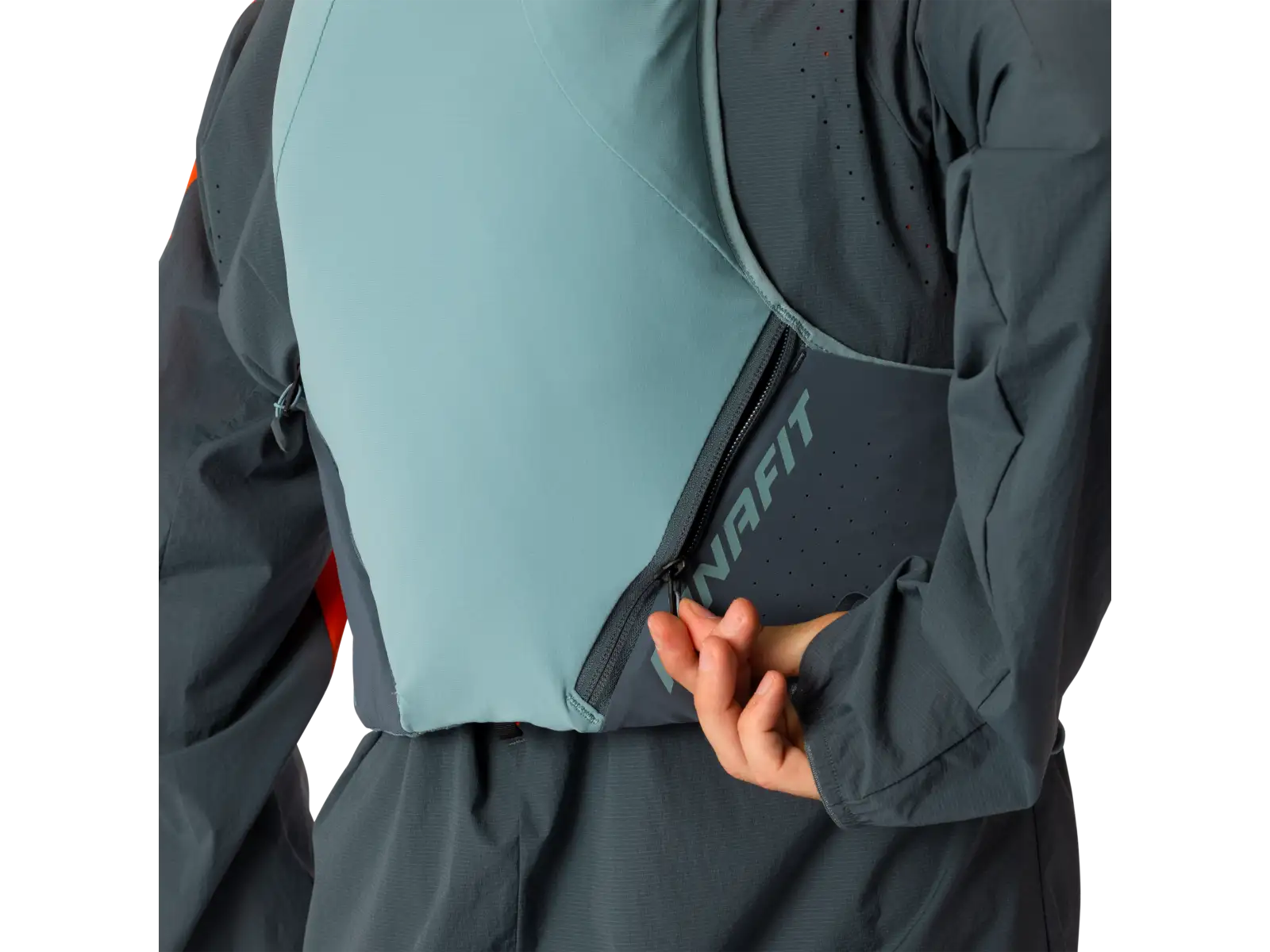 Dynafit Alpine 8 l bežecká vesta Smoke Blue/Cinder