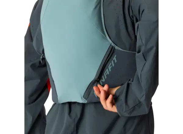 Dynafit Alpine 8 l bežecká vesta Smoke Blue/Cinder