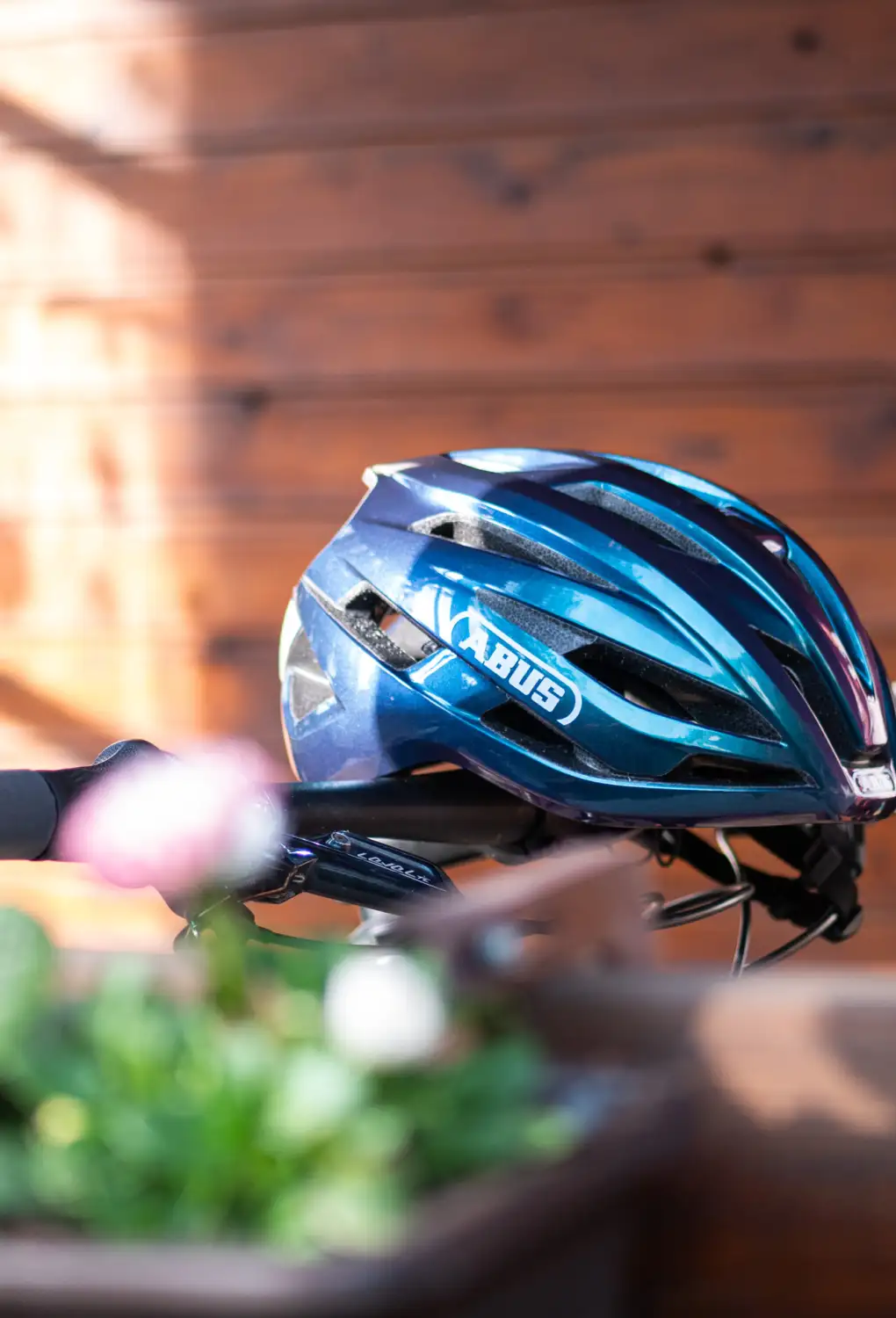 Helma na bicykel Abus StormChaser ACE: Ľahká ako pierko alebo prvé kilometre s „menavkou“