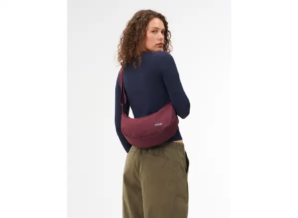 Aevor taška přes rameno/messenger/kabelka AEVOR Sling Bag Small BURGUNDY