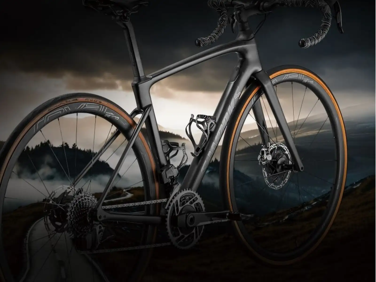 Ciclovation Minimalism Topo Center-Pull košík na fľašu Jet Black