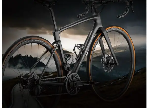 Ciclovation Minimalism Topo Center-Pull košík na fľašu Jet Black