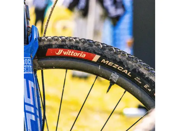 Vittoria Mezcal III 29x2.4 XC Race full black G2.0 plášť kevlar čierna