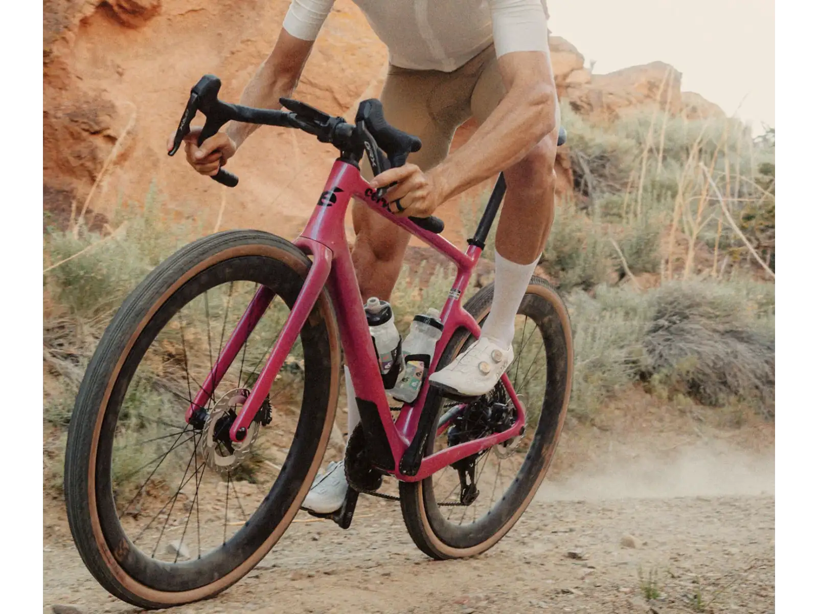 Cervélo Aspero SRAM Apex 1 gravel bicykel Dusty Unicorn